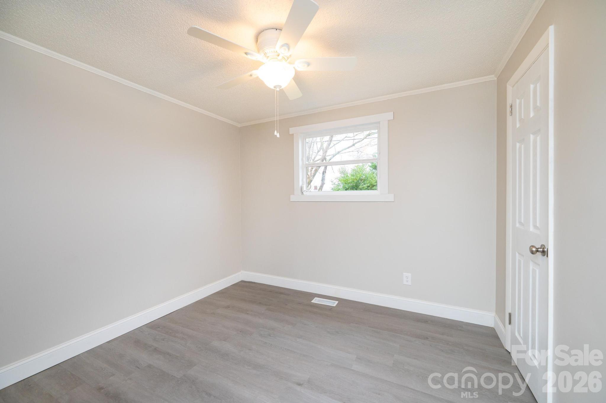 25 N Davis Avenue Newton NC 28658