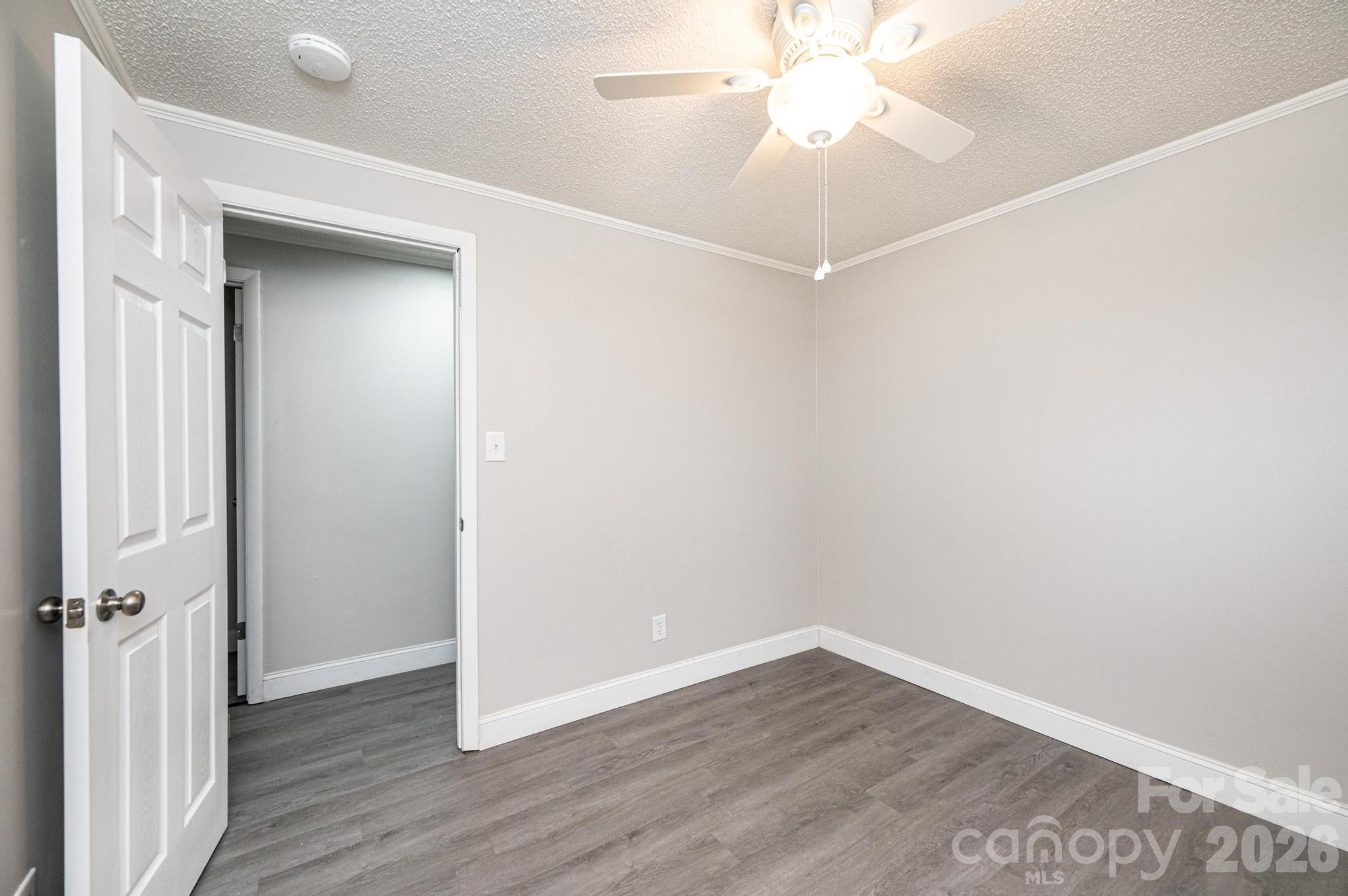 25 N Davis Avenue Newton NC 28658