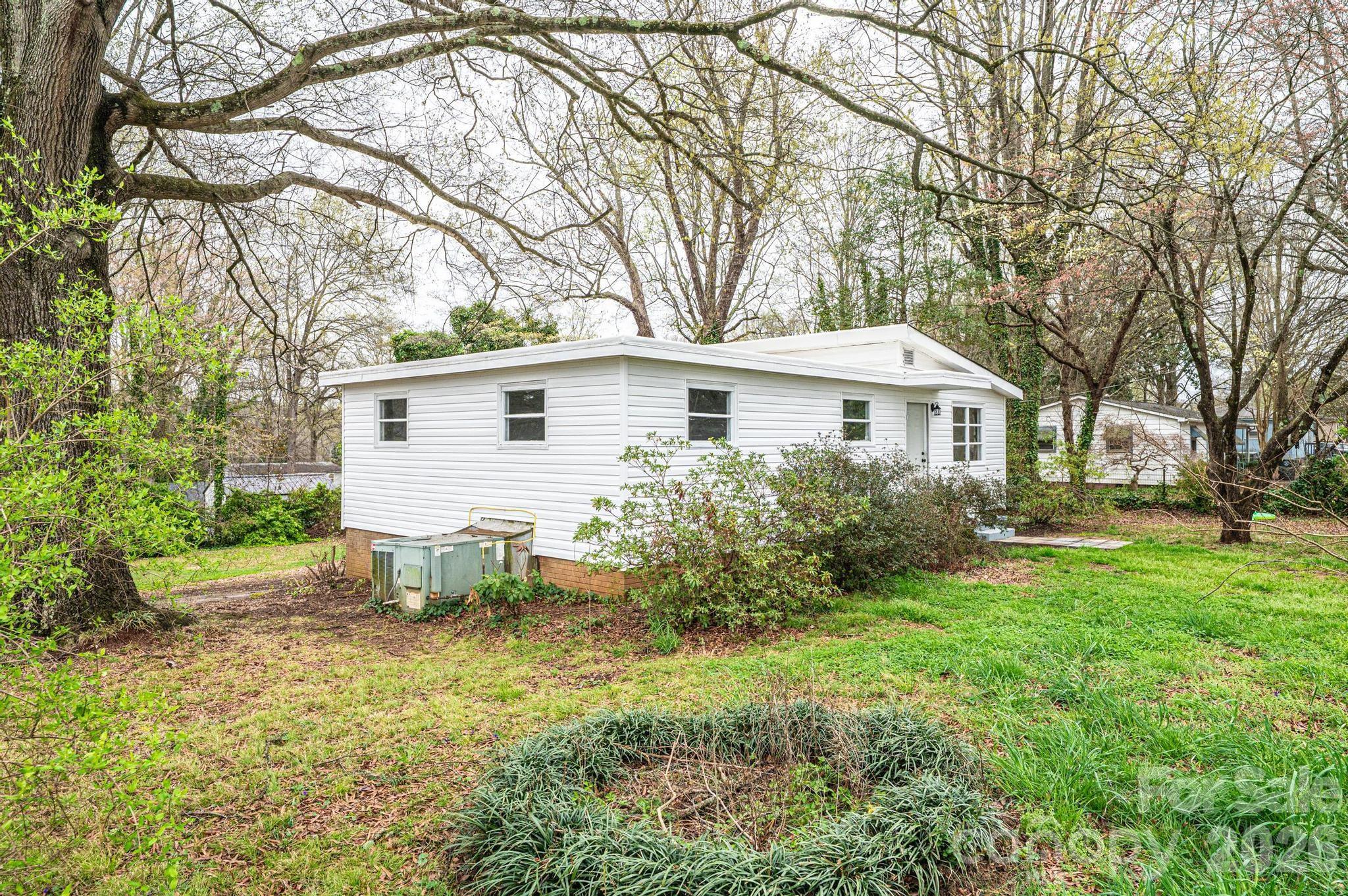 25 N Davis Avenue Newton NC 28658