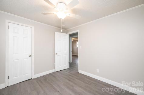 25 N Davis Avenue Newton NC 28658