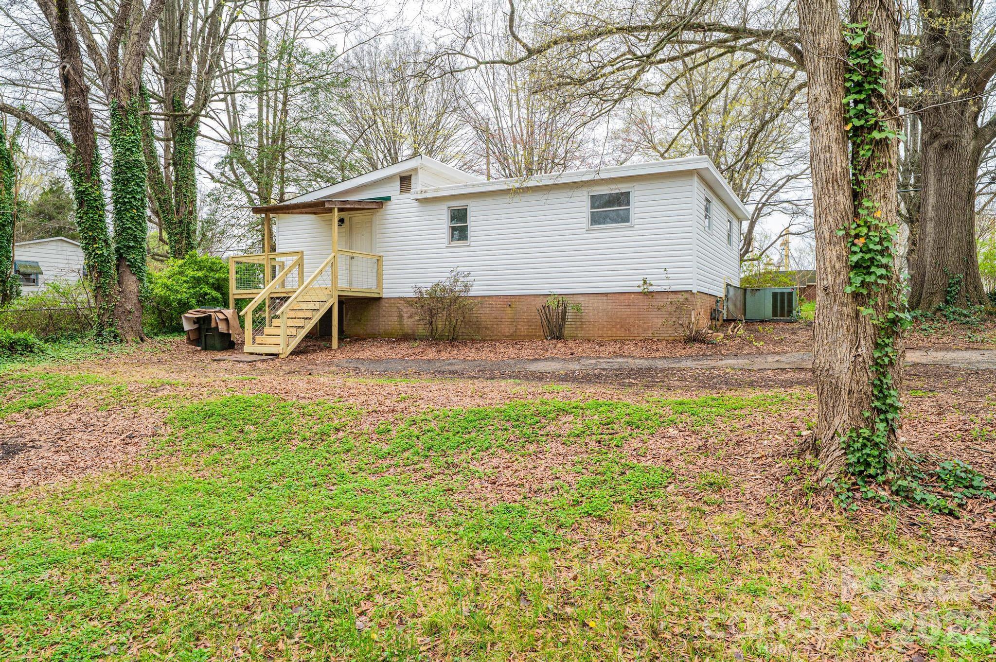 25 N Davis Avenue Newton NC 28658