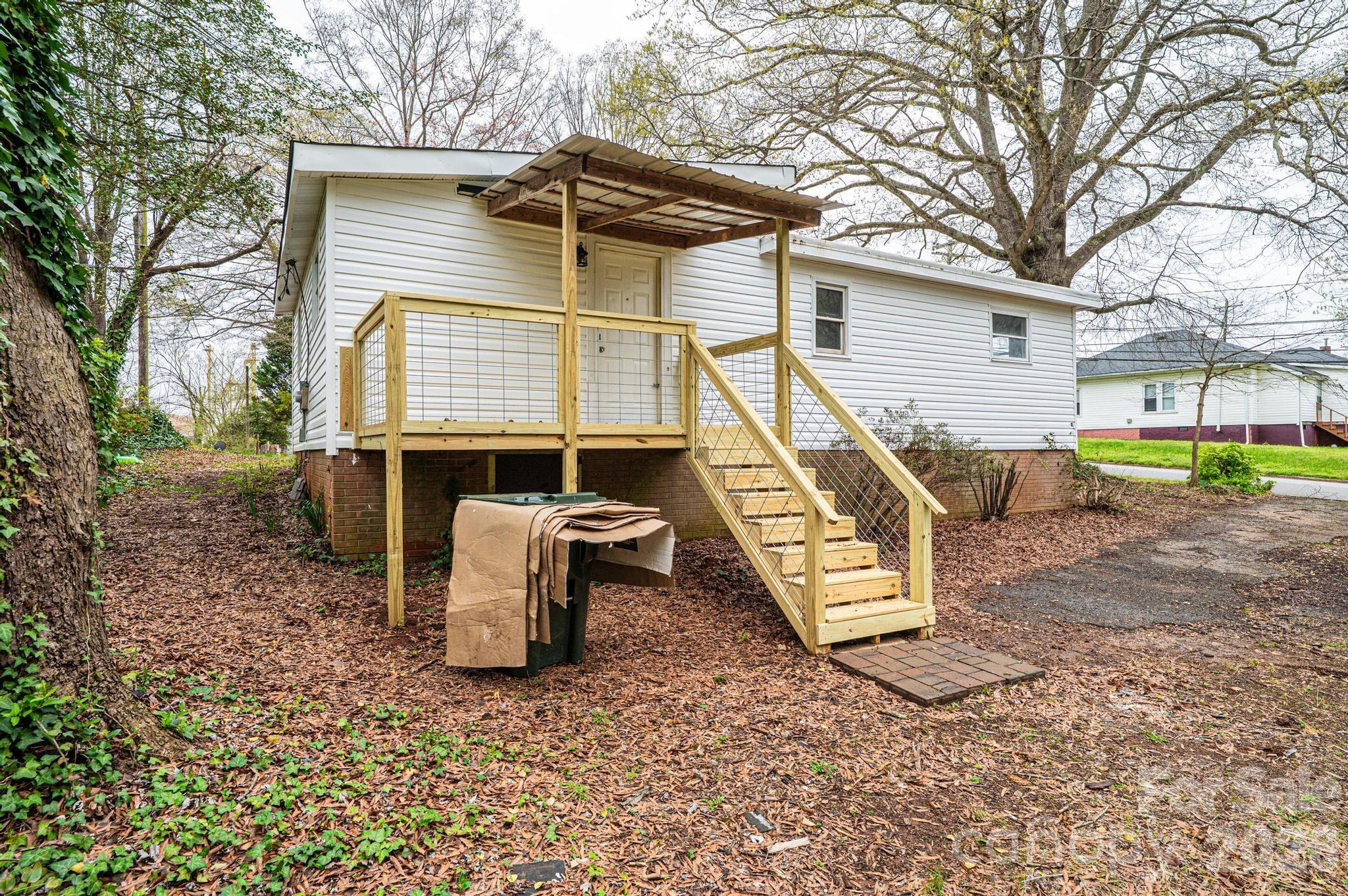 25 N Davis Avenue Newton NC 28658