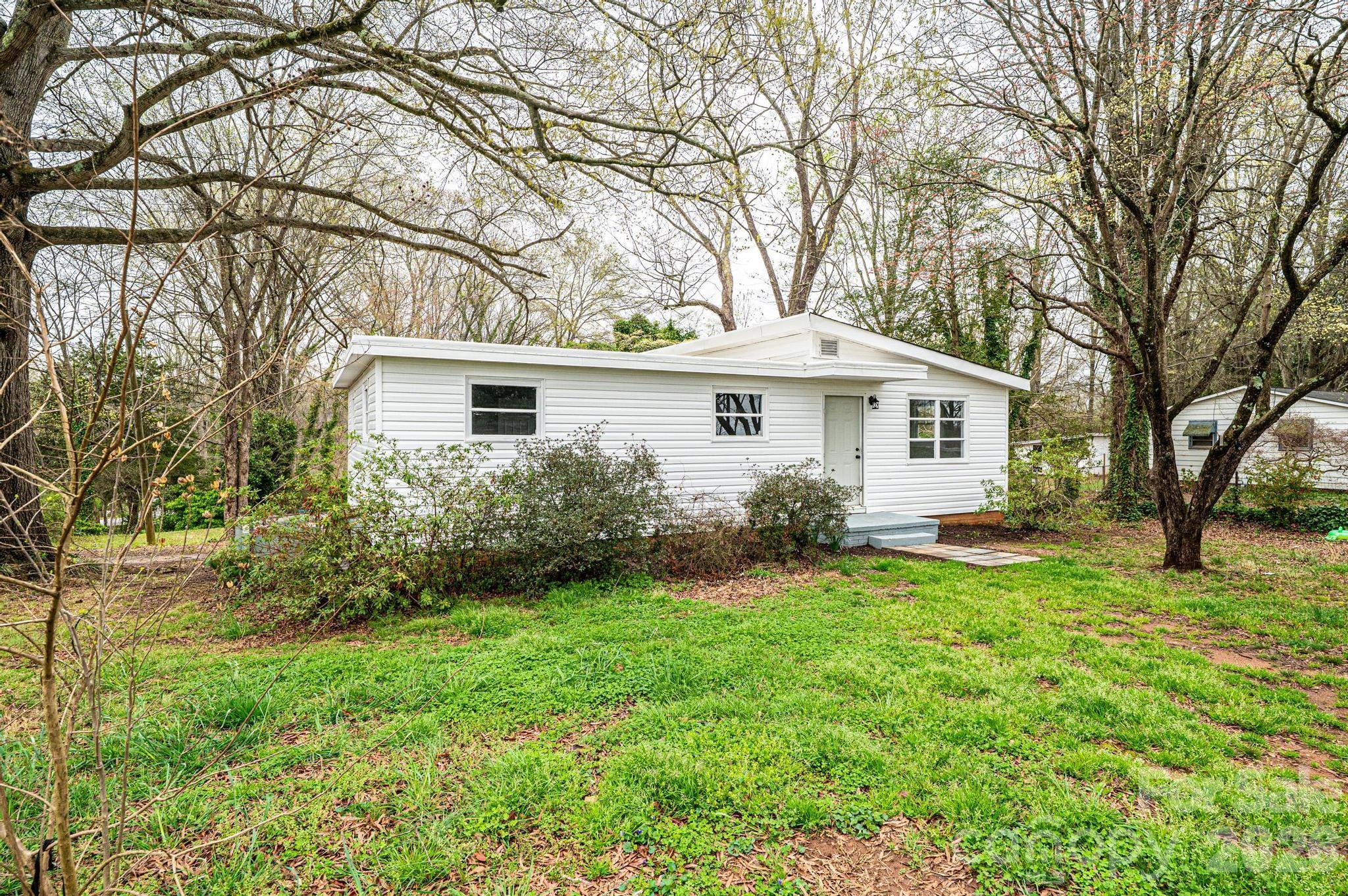 25 N Davis Avenue Newton NC 28658