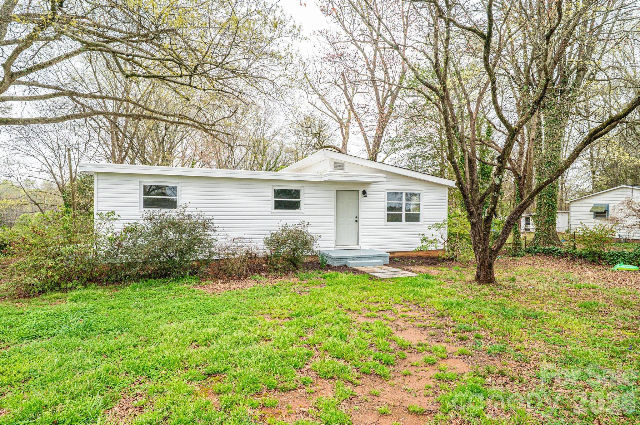 25 N Davis Avenue Newton NC 28658