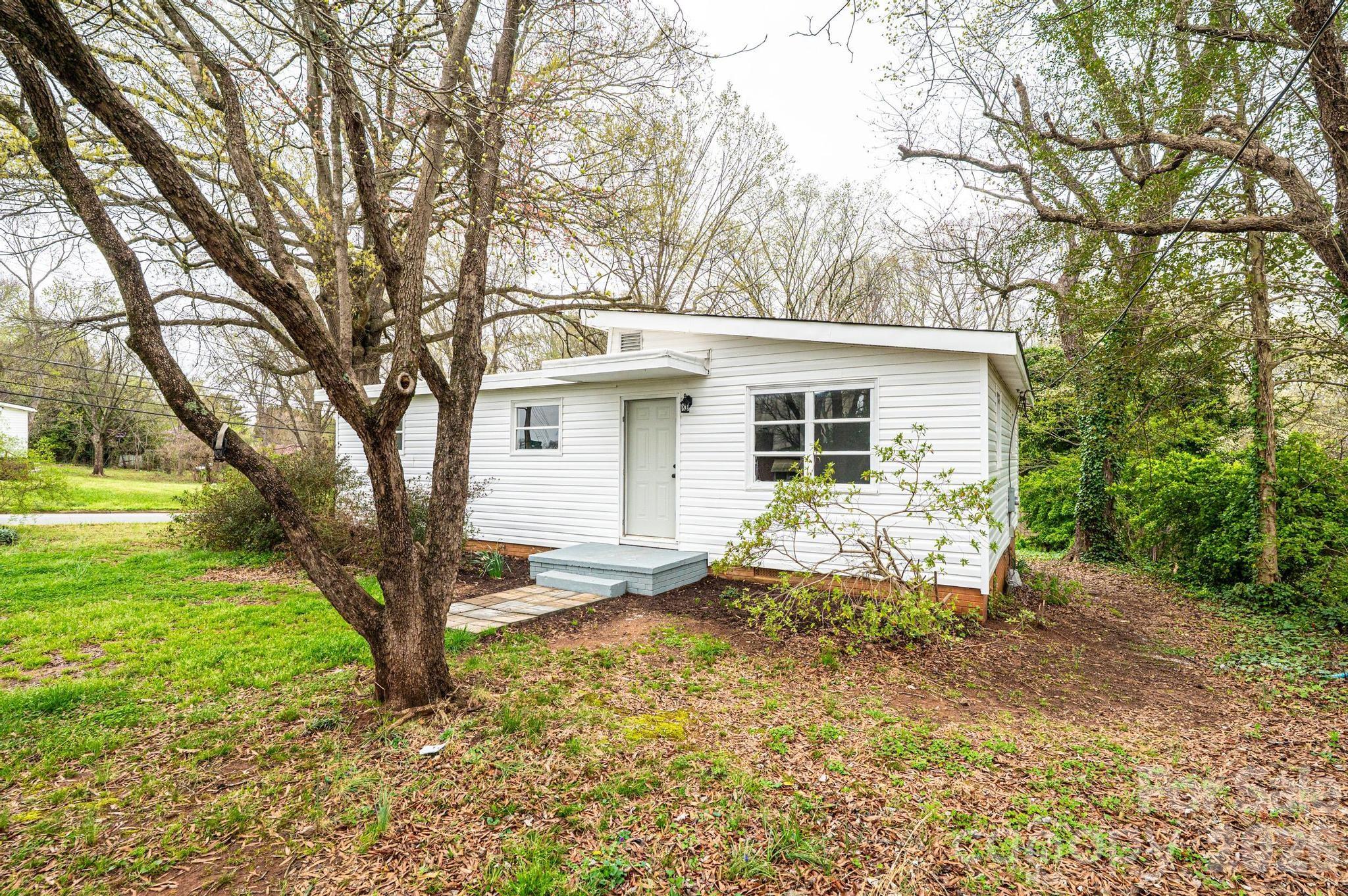 25 N Davis Avenue Newton NC 28658
