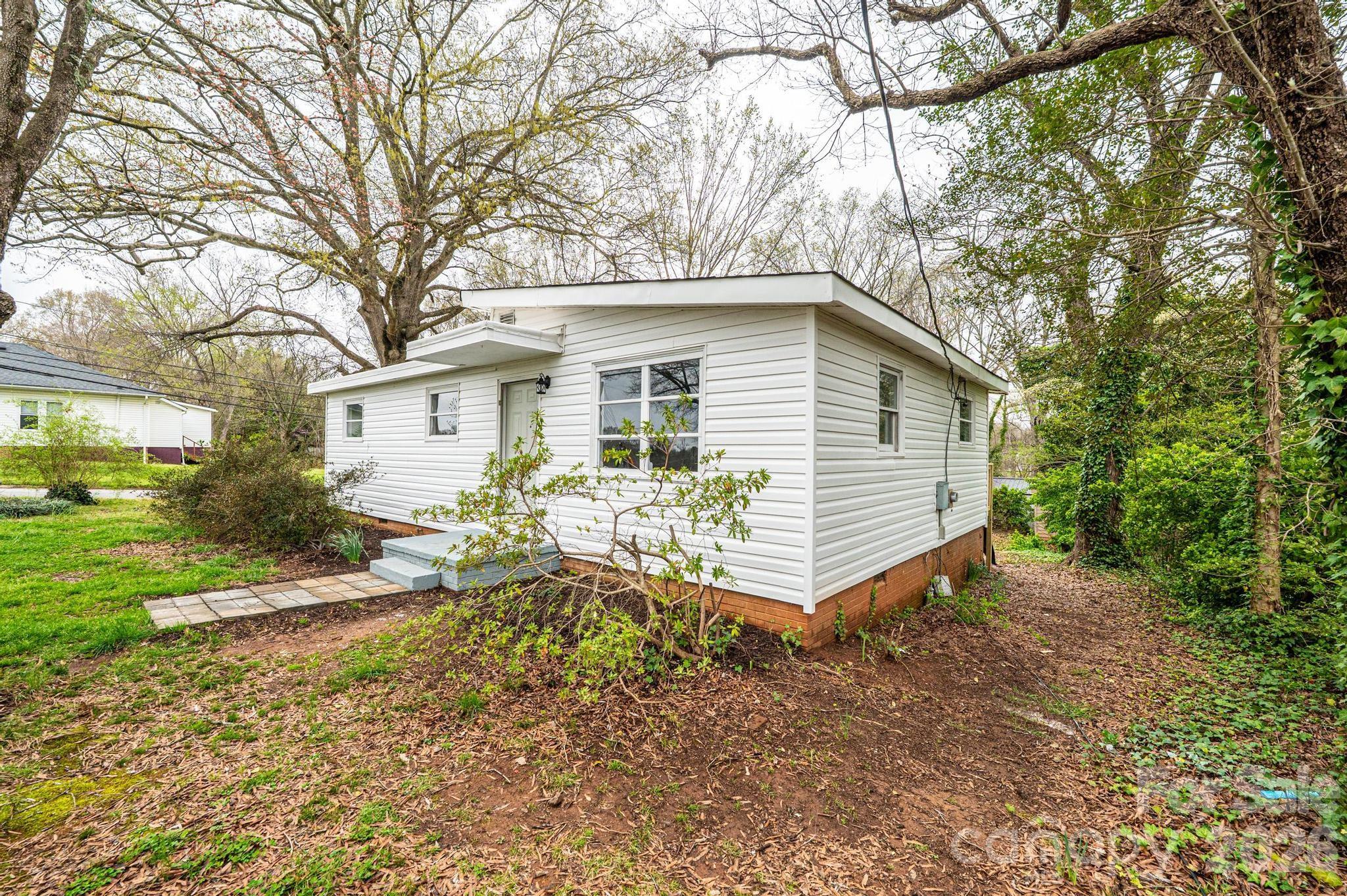25 N Davis Avenue Newton NC 28658