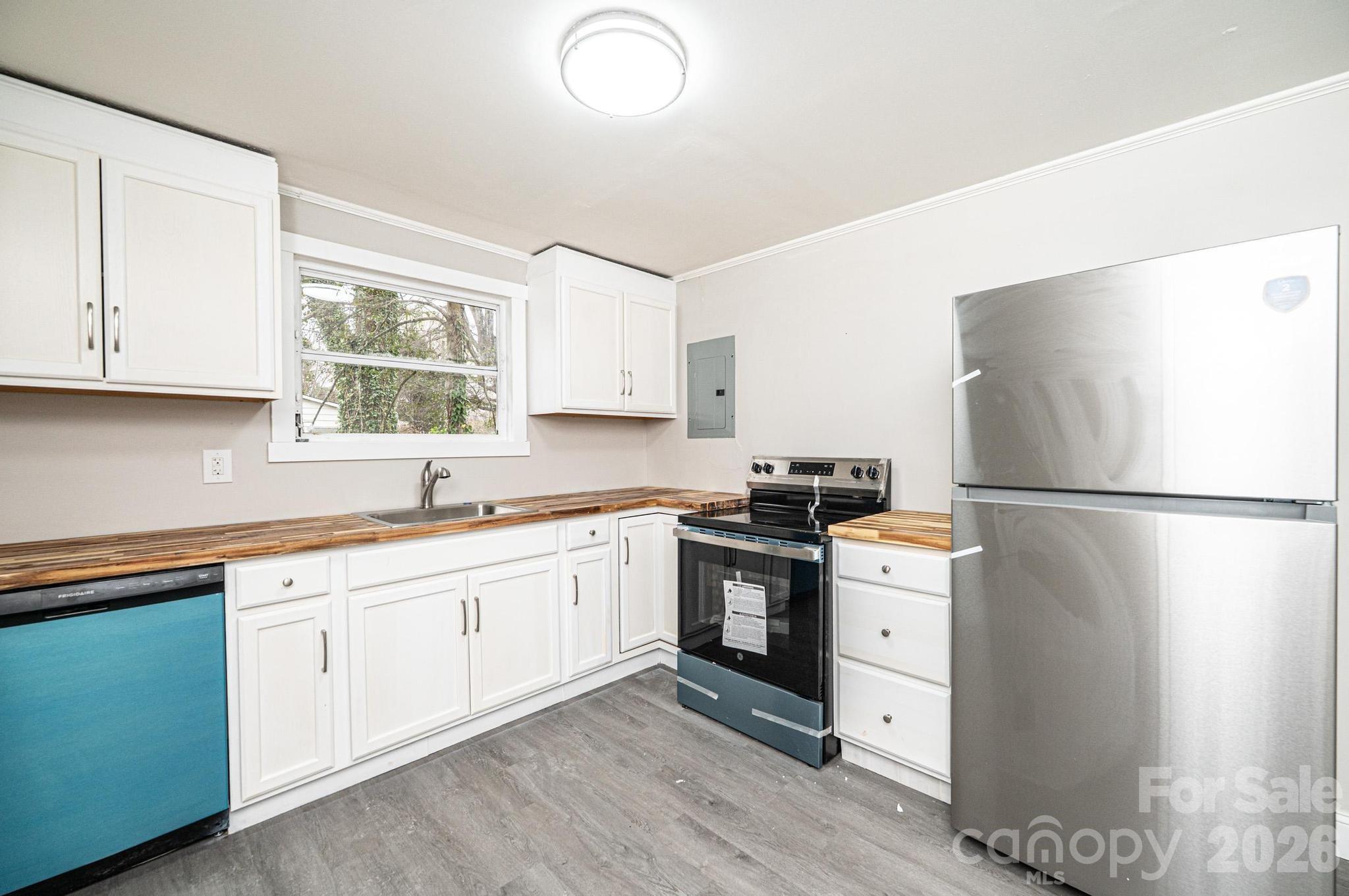 25 N Davis Avenue Newton NC 28658