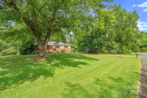 19 Fairhaven Court Asheville NC 28803