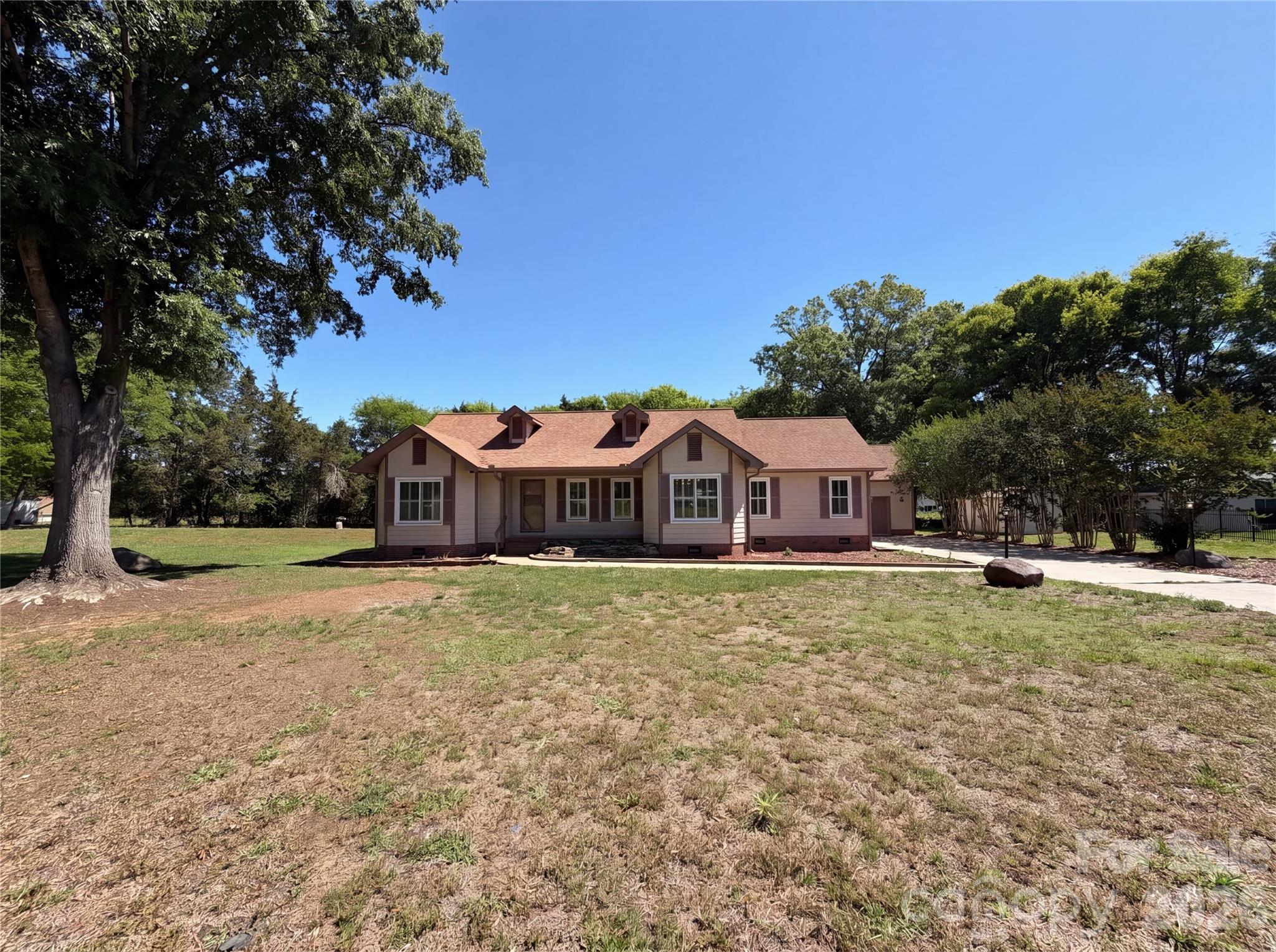 8400 Chestnut Oak Court Harrisburg NC 28075