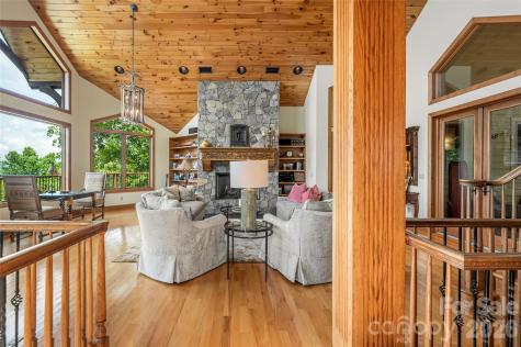 2280 Mountain Air Drive Burnsville NC 28714