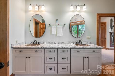 2280 Mountain Air Drive Burnsville NC 28714