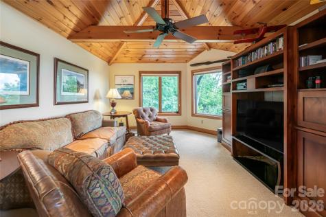 2280 Mountain Air Drive Burnsville NC 28714