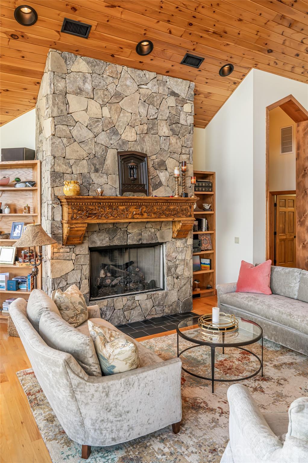 2280 Mountain Air Drive Burnsville NC 28714
