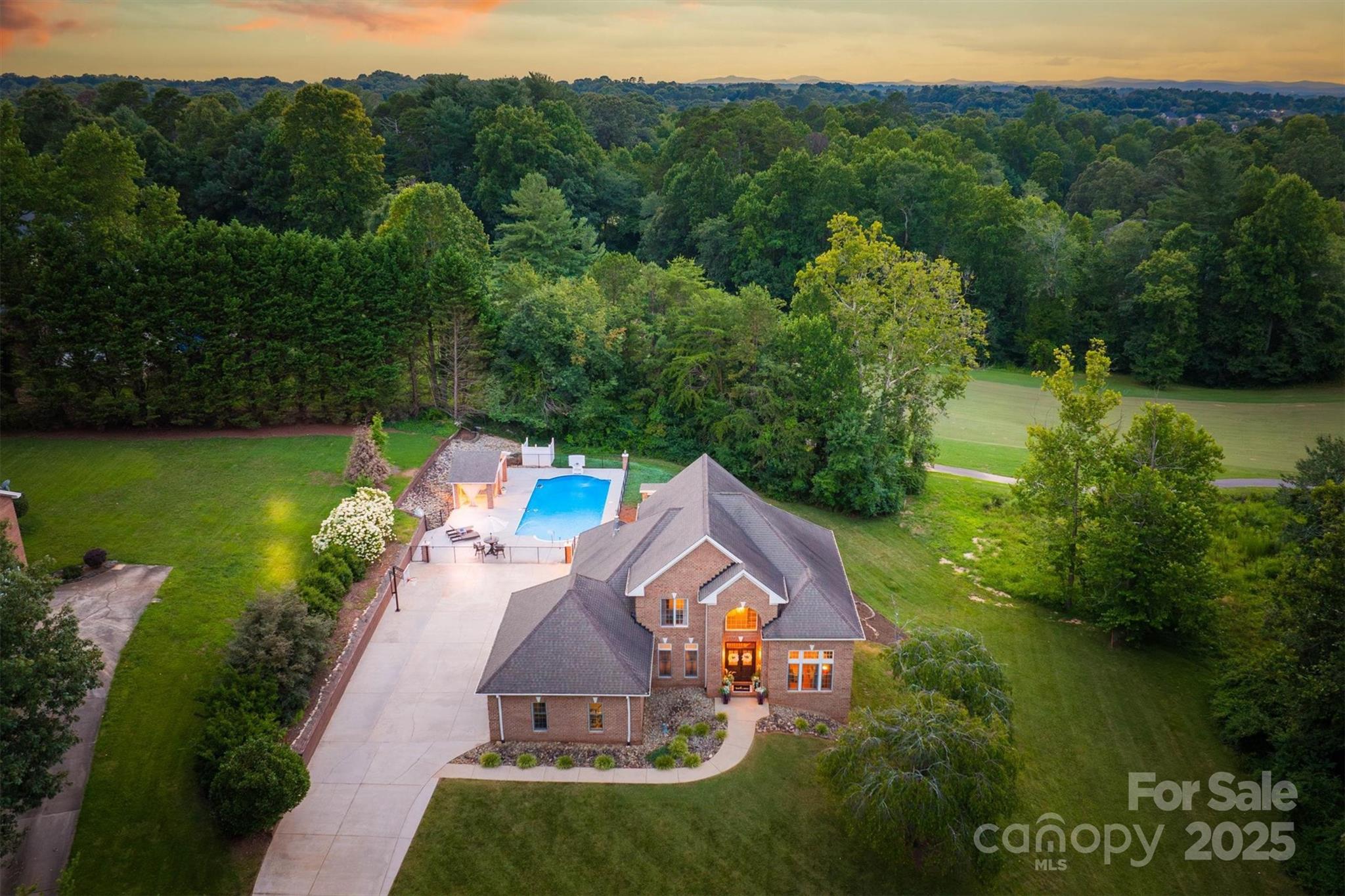 4137 Pinecrest Drive NE Hickory NC 28601