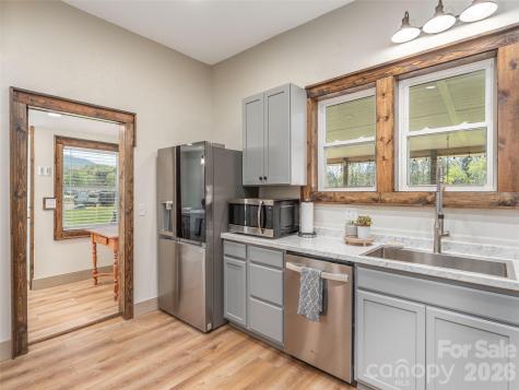 274 Charles Street Clyde NC 28721
