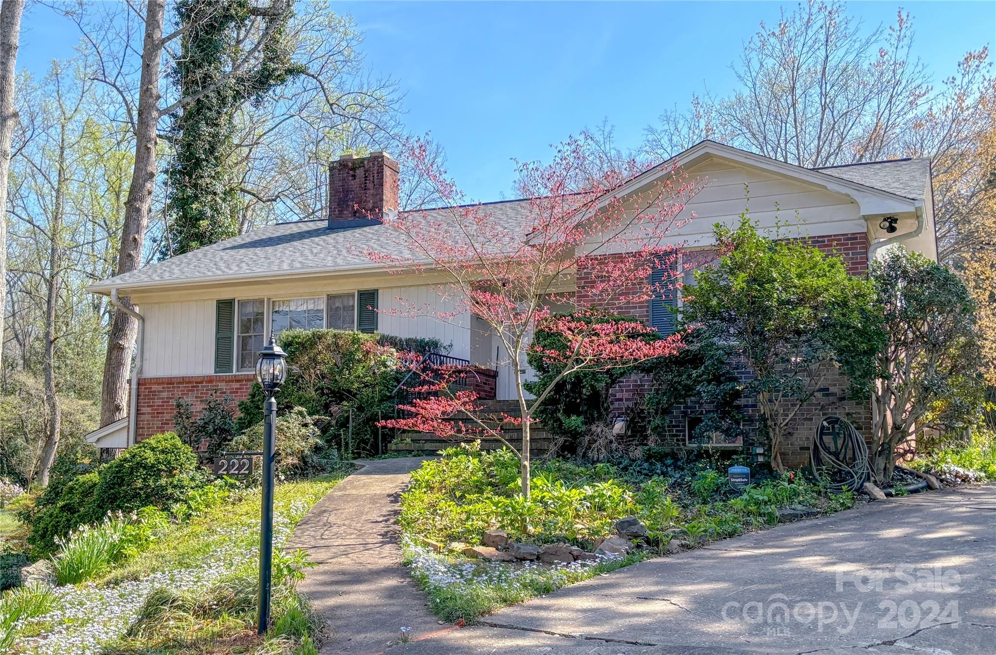 222 7th Avenue NE Hickory NC 28601