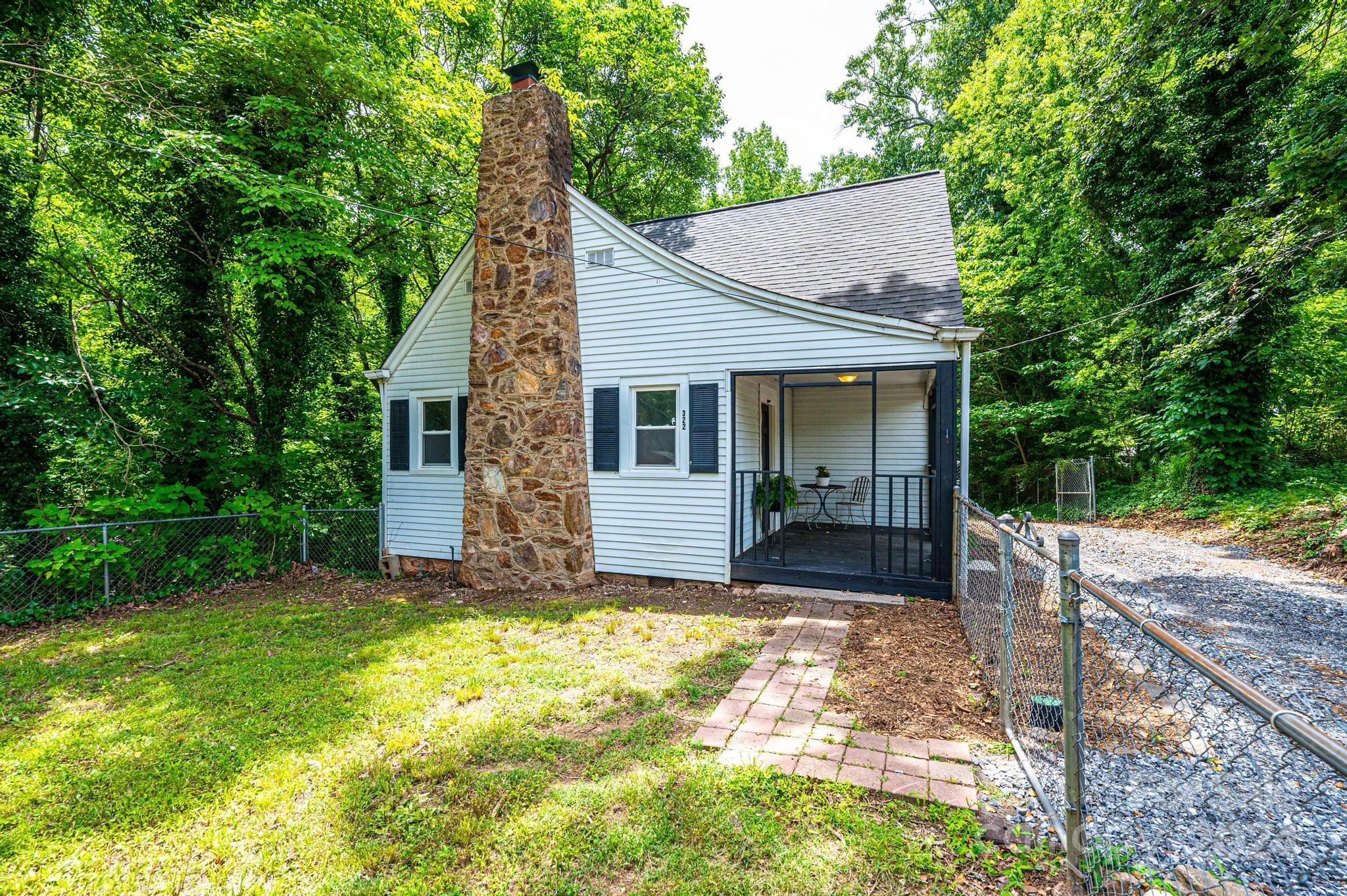322 8th Avenue SE Hickory NC 28602