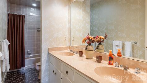 12 Stuyvesant Crescent Asheville NC 28803