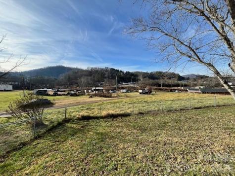 97 Oakland Drive Burnsville NC 28714