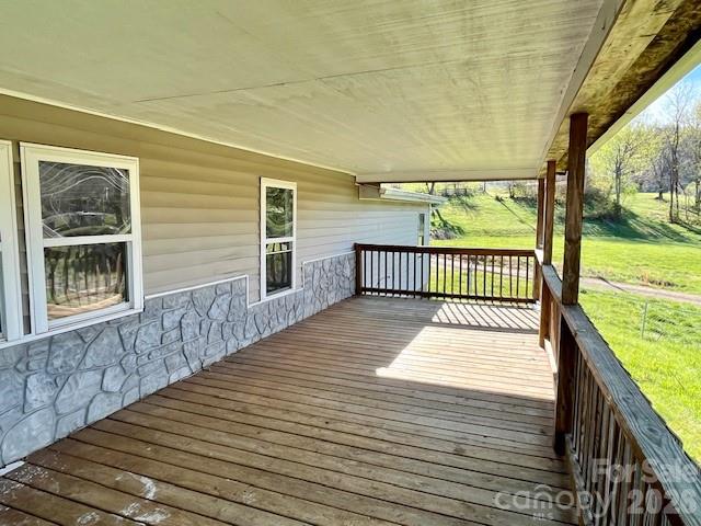 97 Oakland Drive Burnsville NC 28714