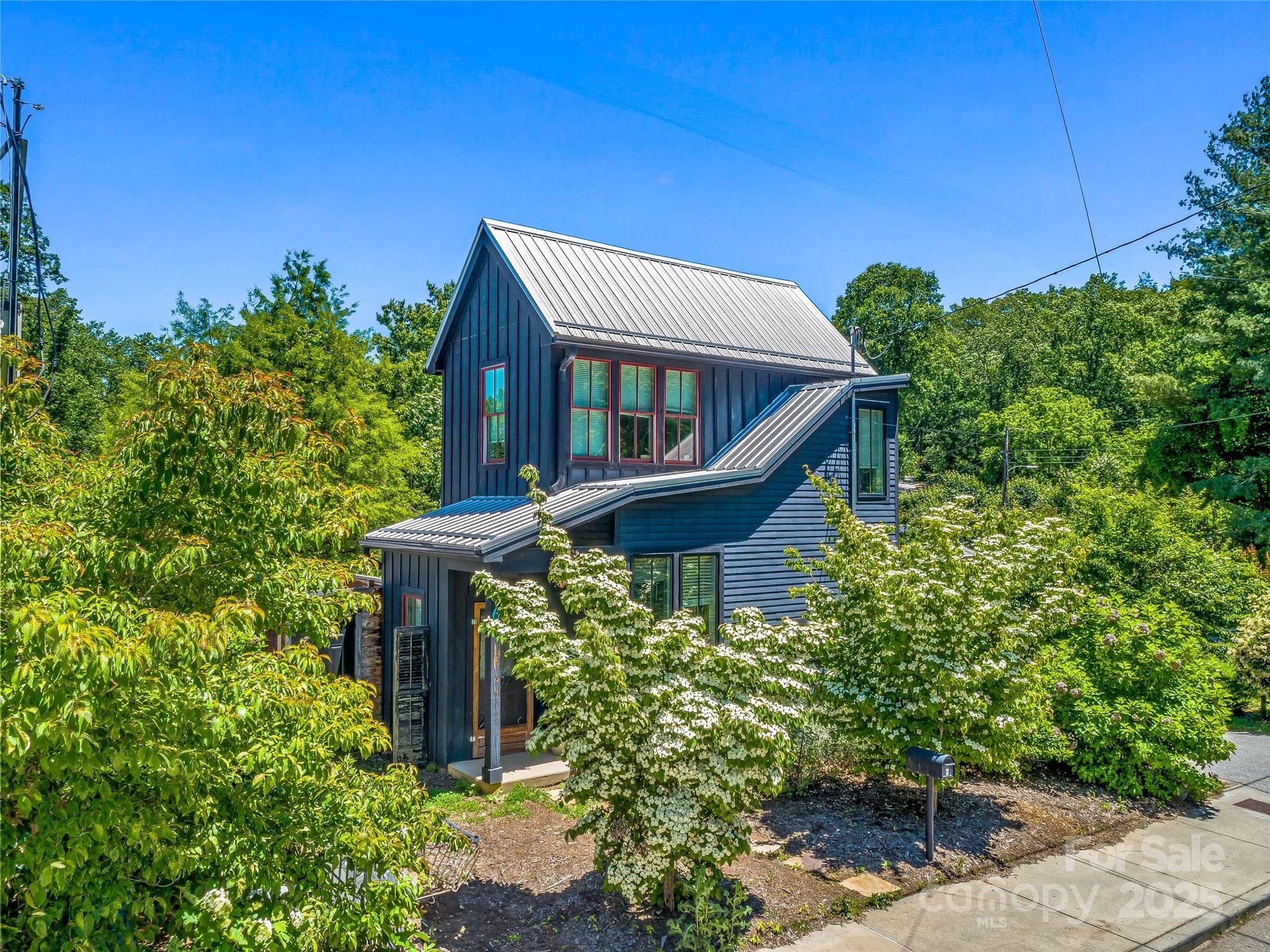6 Wamboldt Avenue Asheville NC 28806