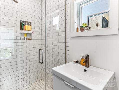 6 Wamboldt Avenue Asheville NC 28806