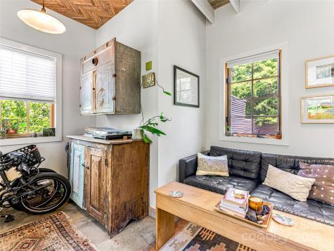6 Wamboldt Avenue Asheville NC 28806