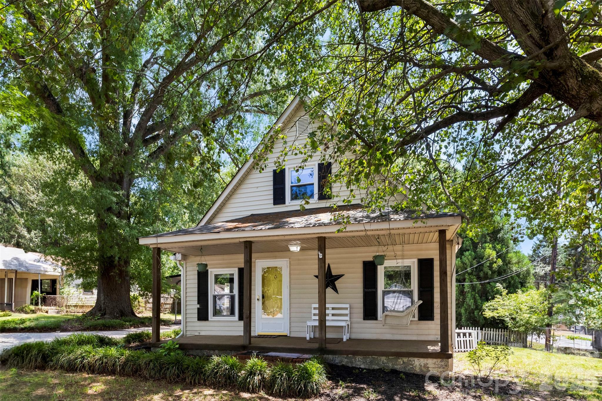 602 E Lee Avenue Bessemer City NC 28016