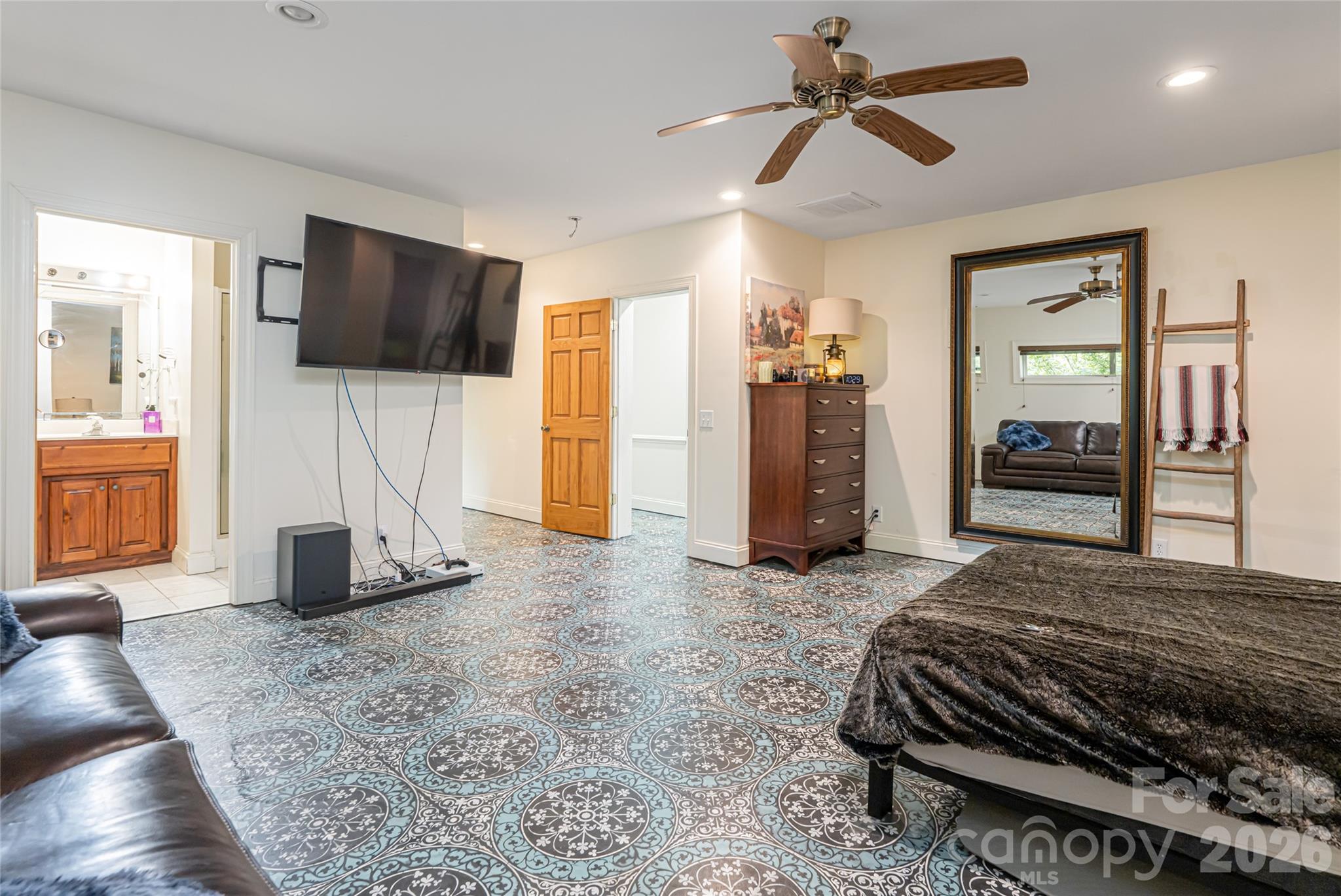 75 Cougar Lane Saluda NC 28773