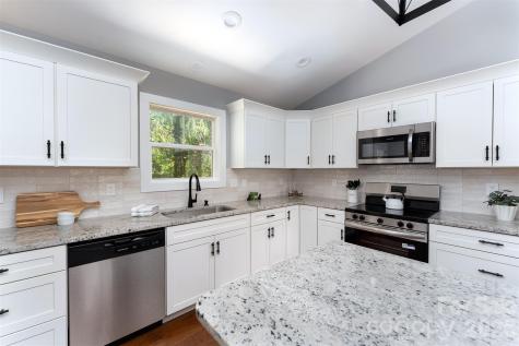 21 Justice Ridge Terrace Candler NC 28715
