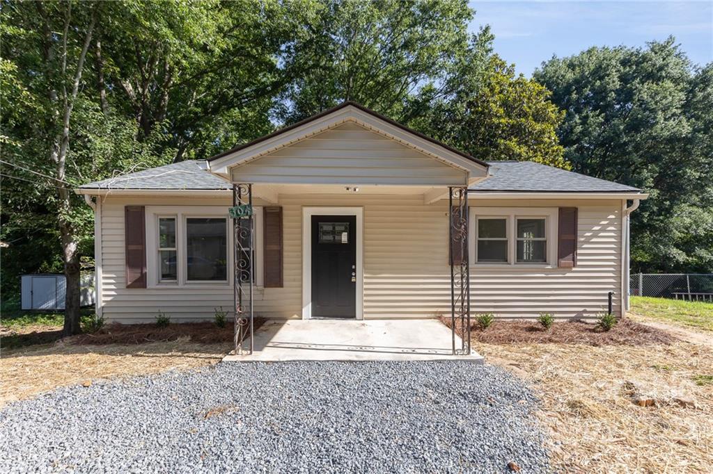 304 W Poplar Street Stanley NC 28164