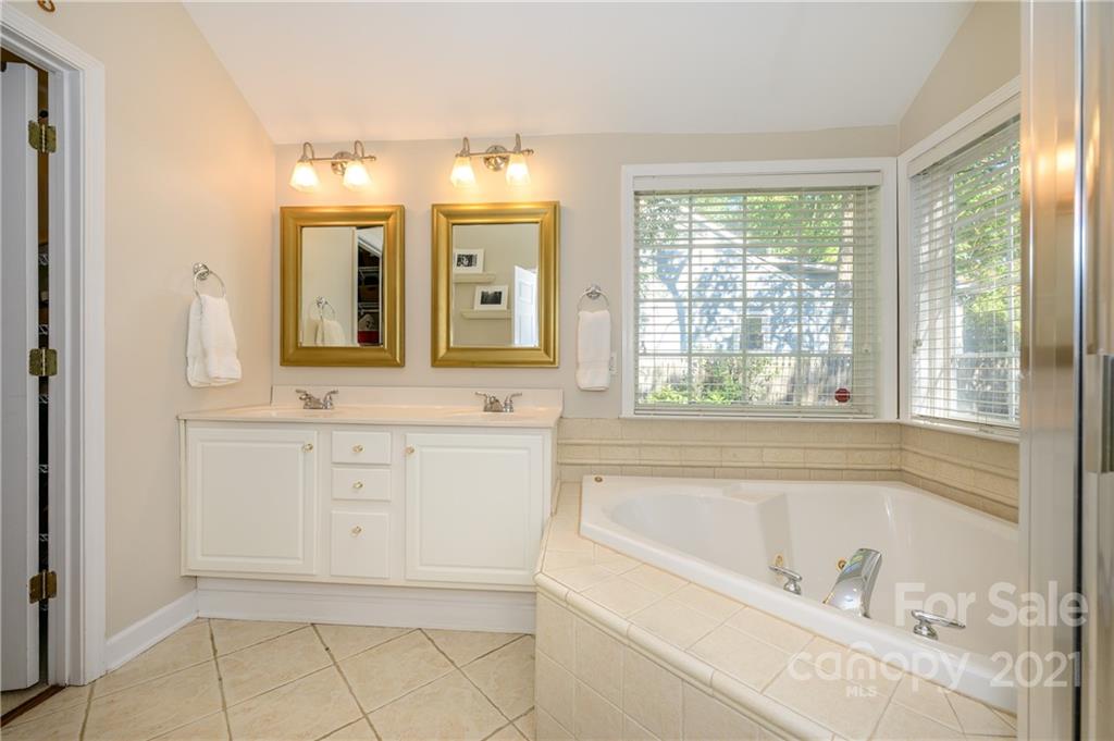 946 Sedgefield Road Charlotte NC 28209