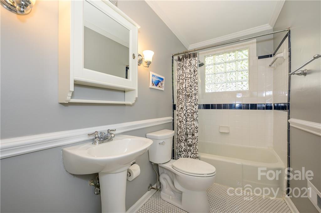 946 Sedgefield Road Charlotte NC 28209