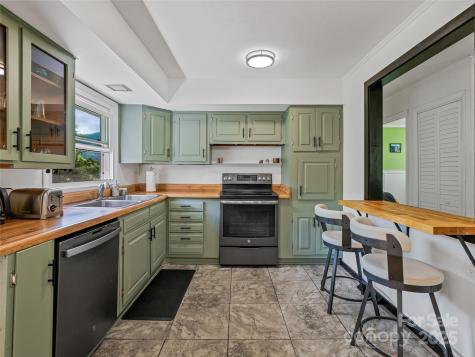 143 Mountain Crest Road Swannanoa NC 28778