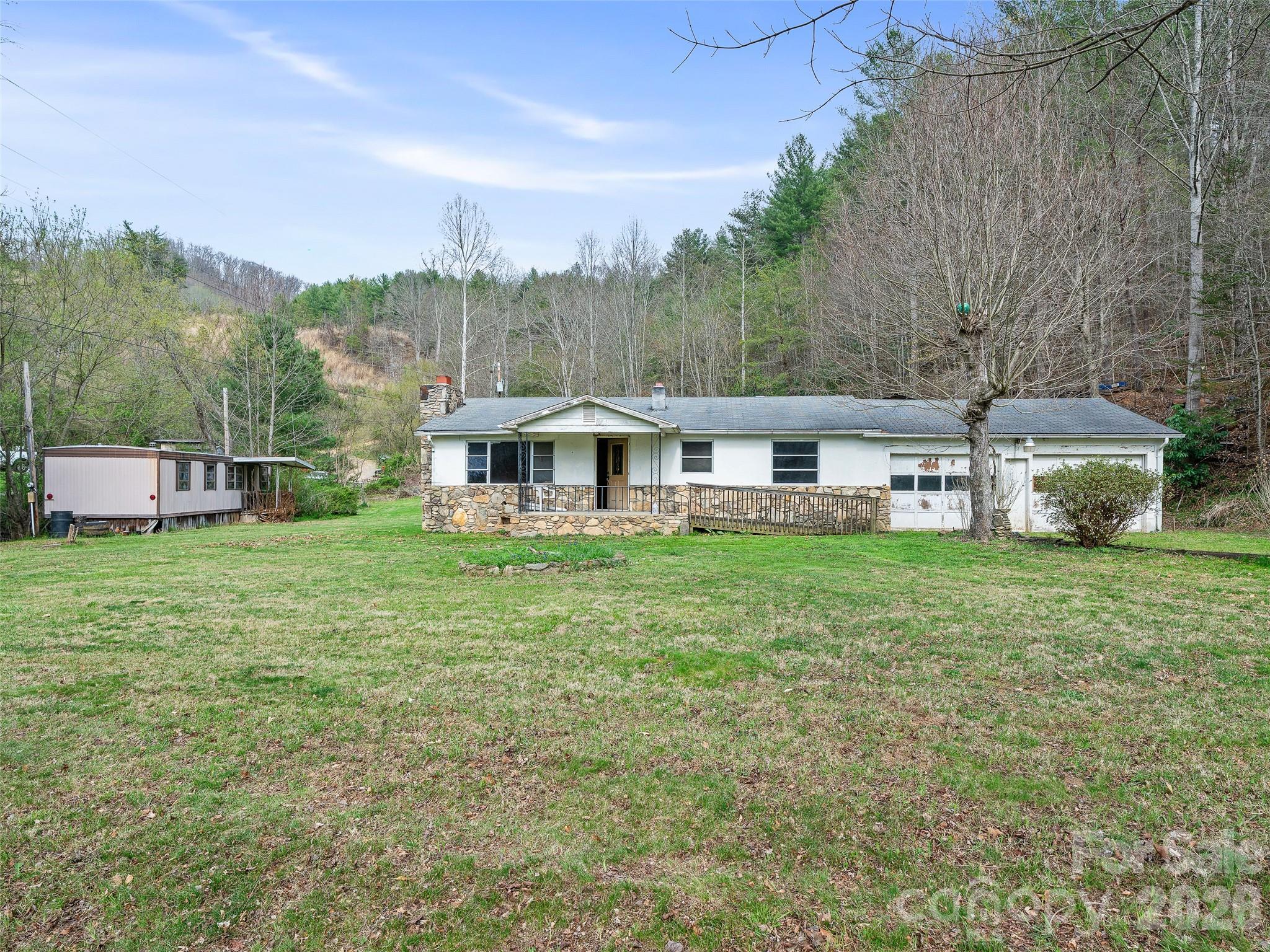 2432 Grapevine Road Marshall NC 28753