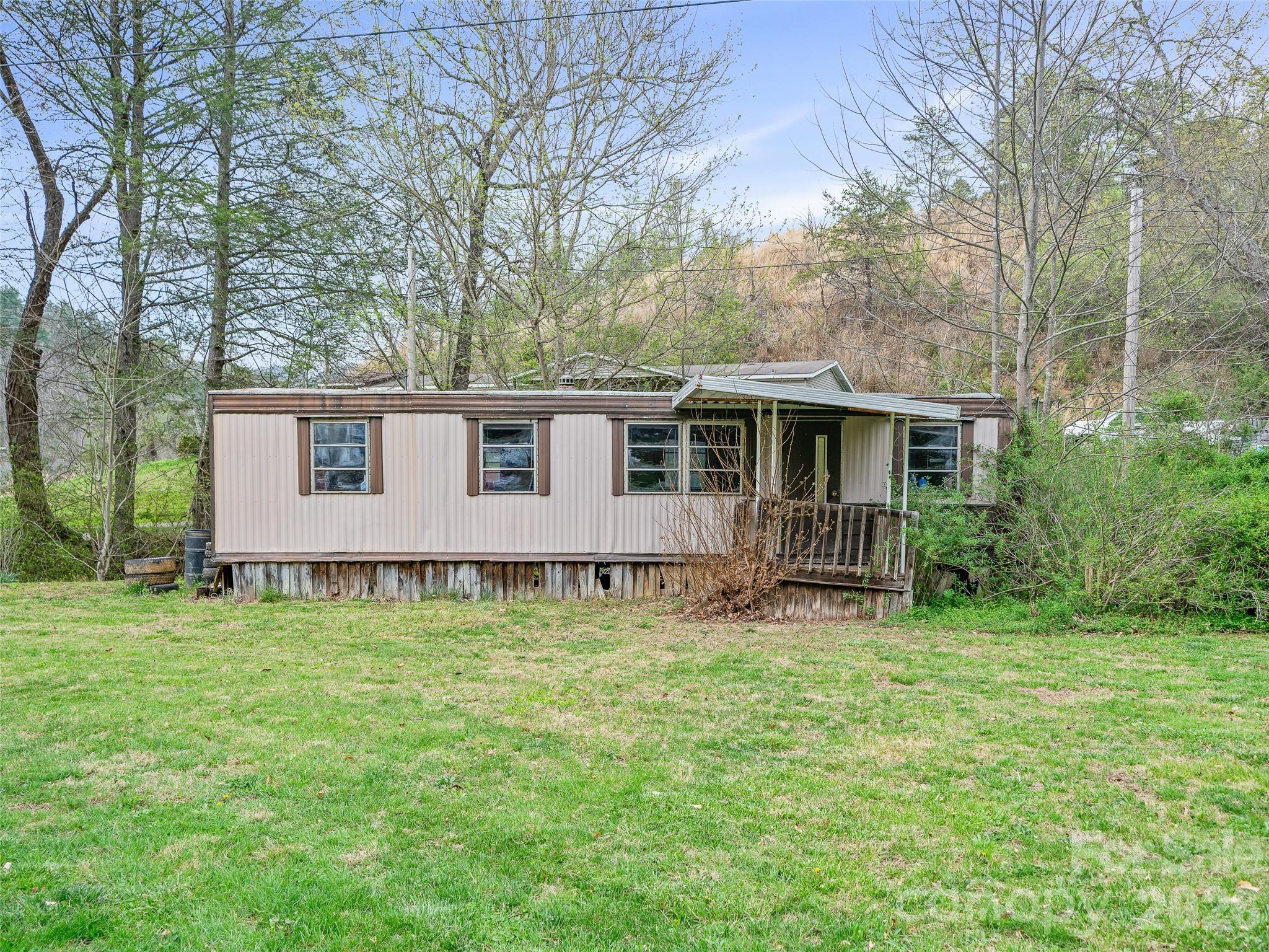 2432 Grapevine Road Marshall NC 28753