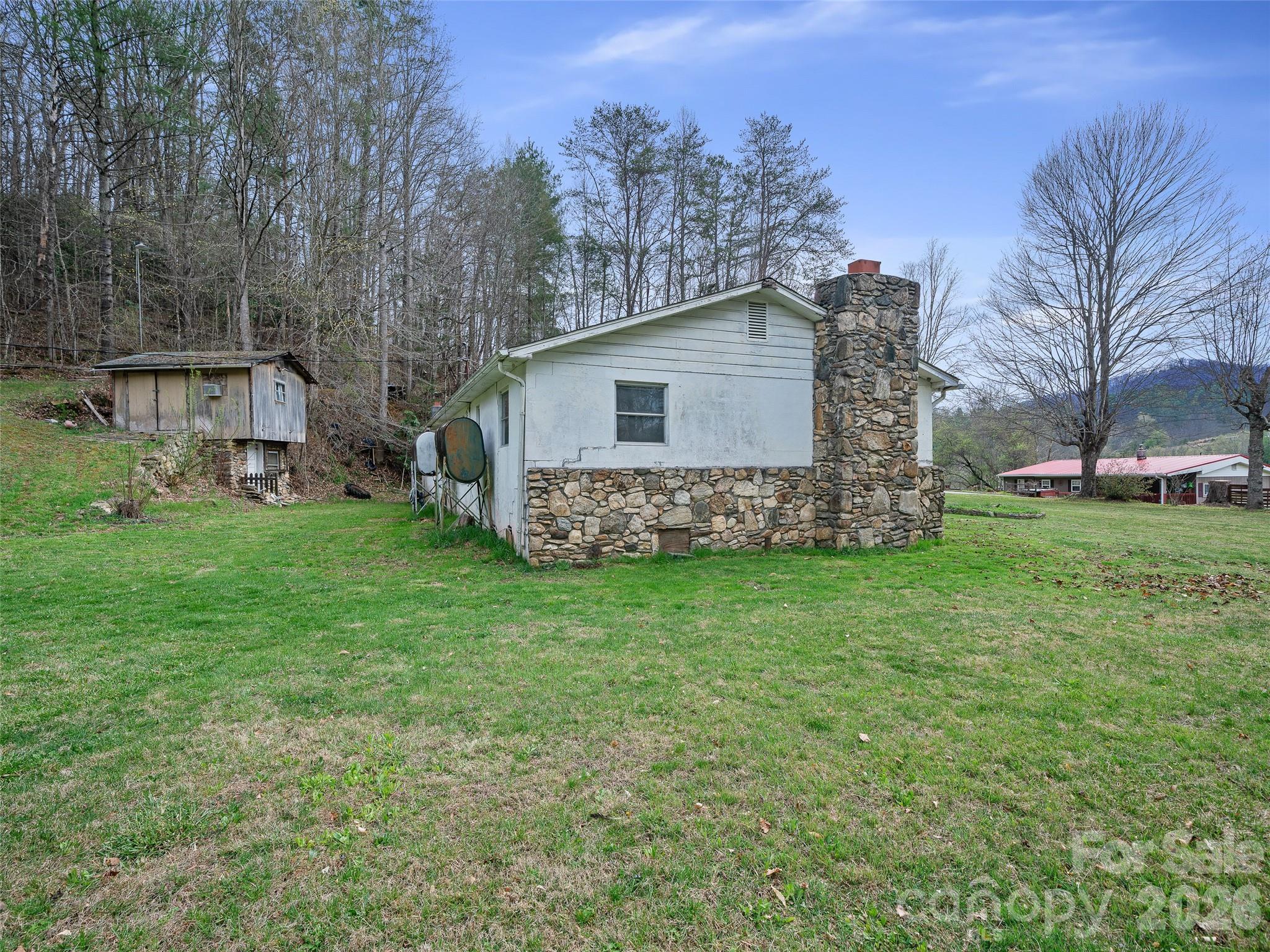 2432 Grapevine Road Marshall NC 28753