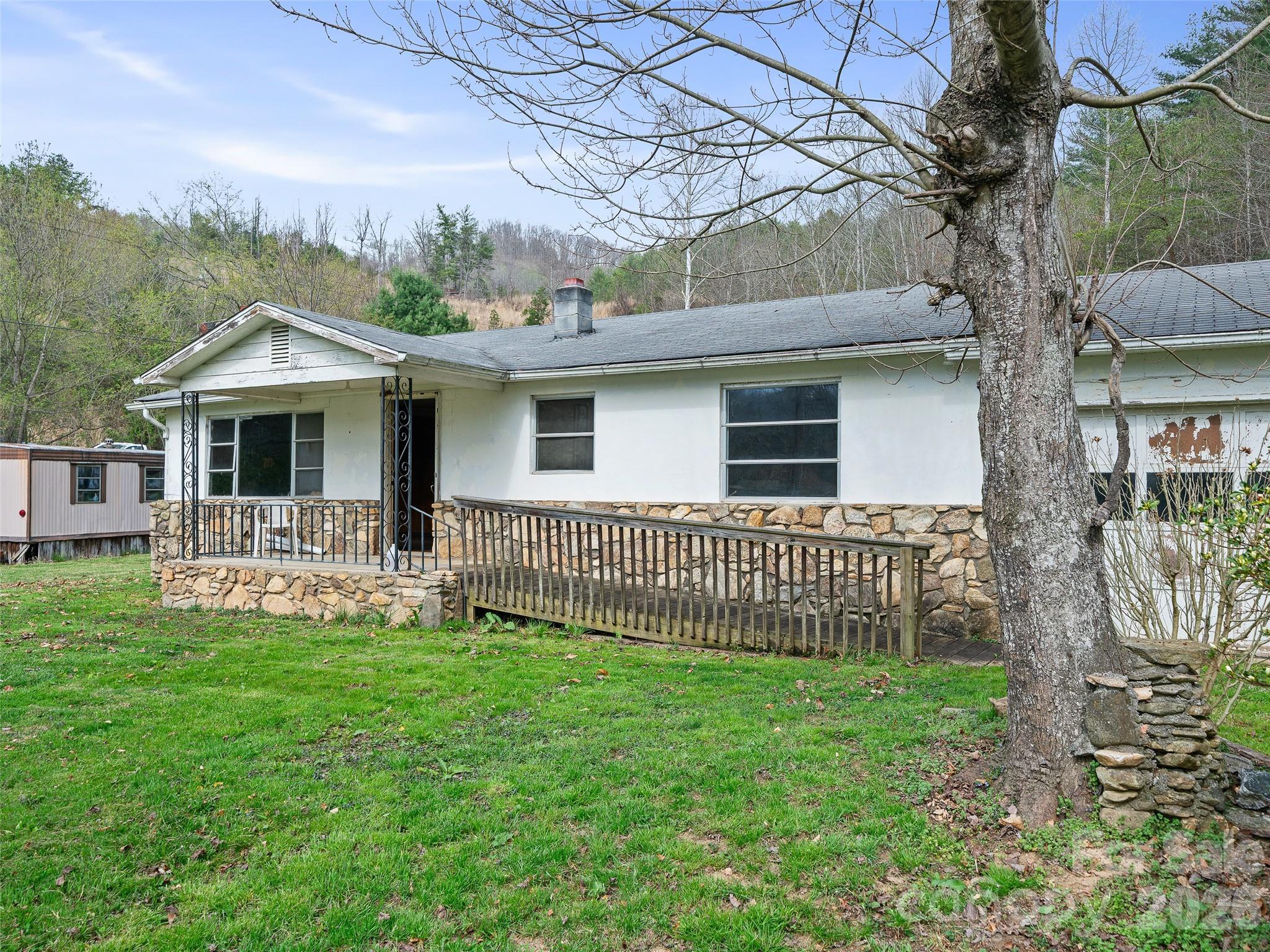 2432 Grapevine Road Marshall NC 28753