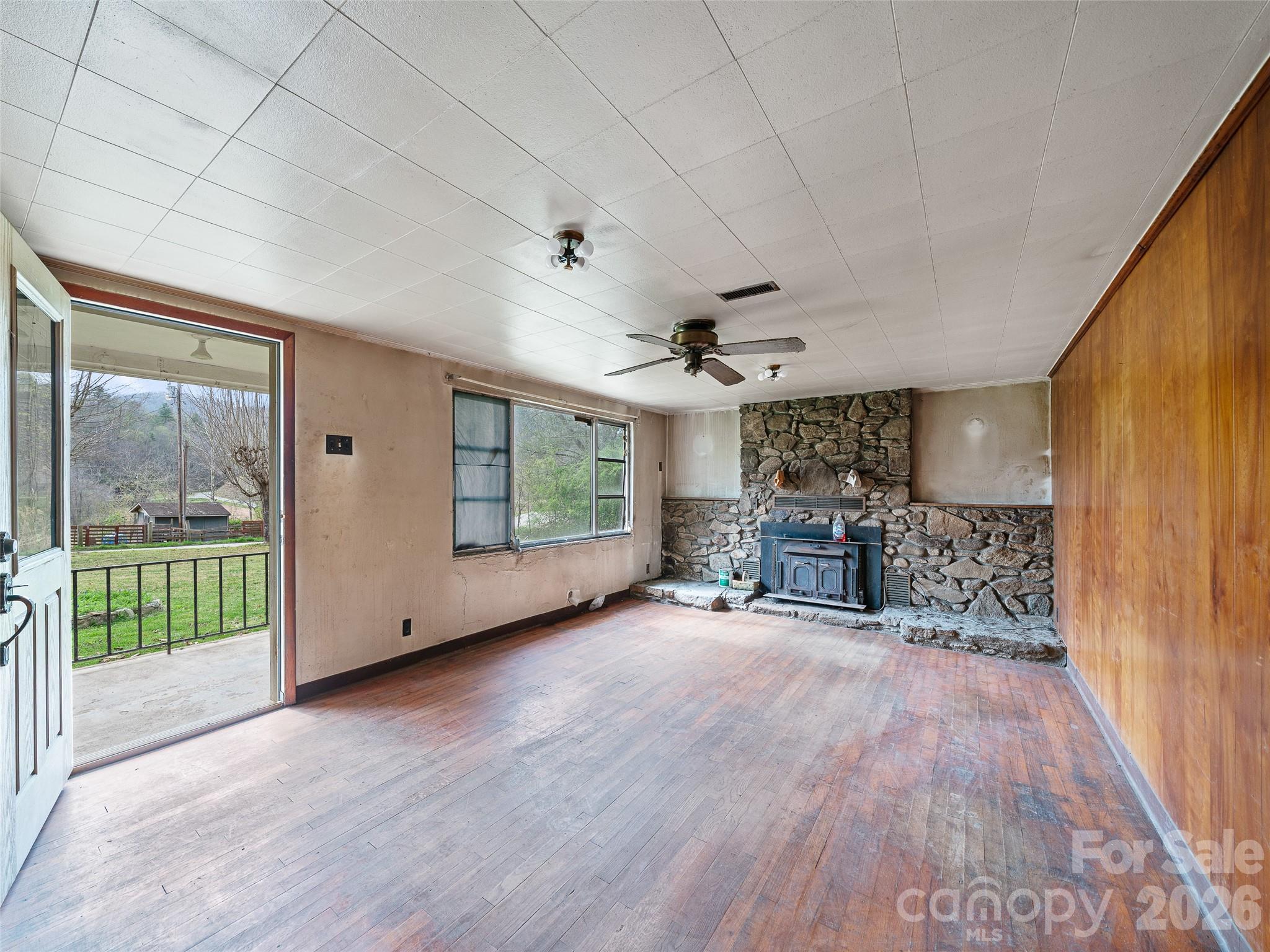 2432 Grapevine Road Marshall NC 28753