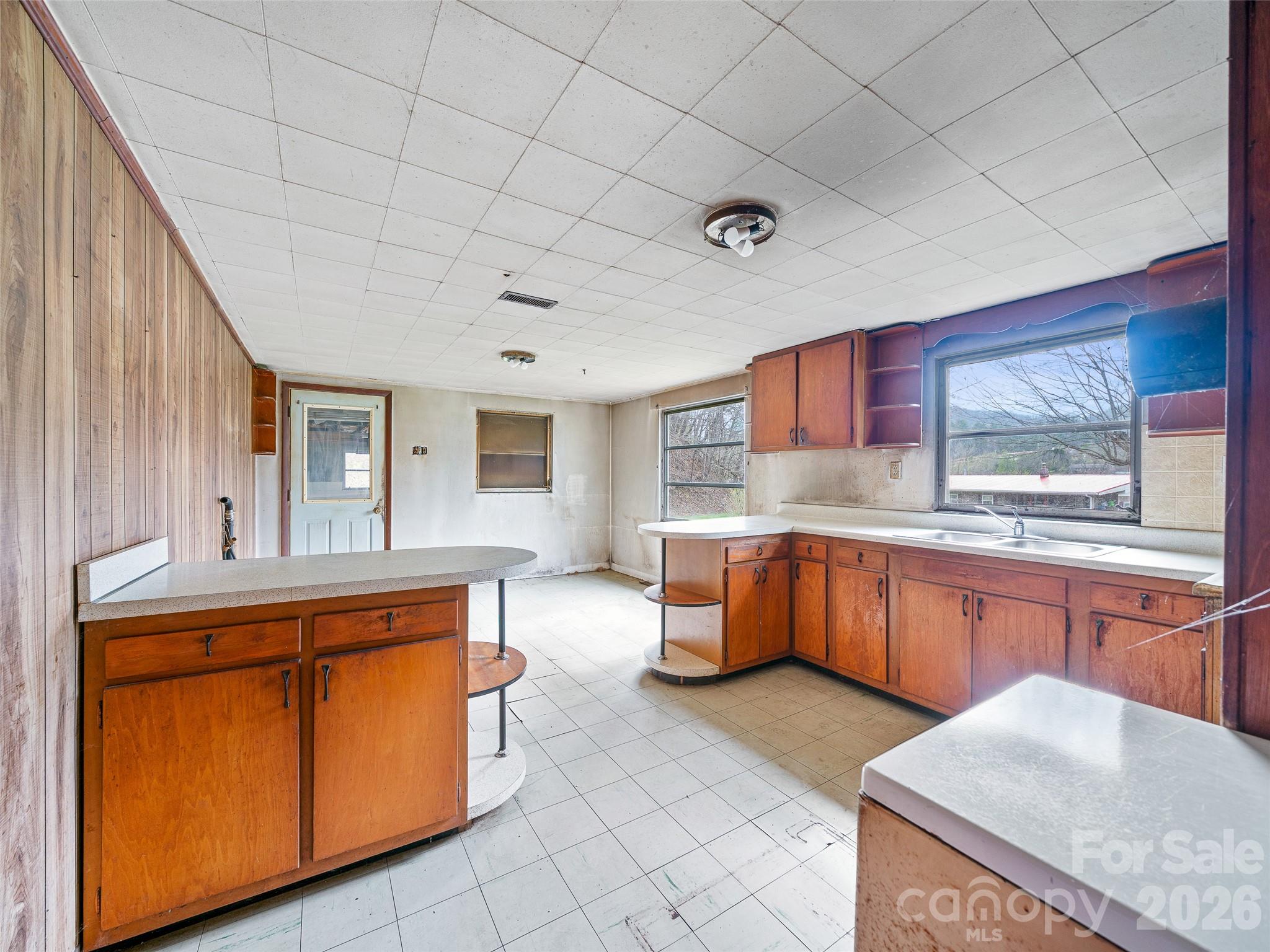 2432 Grapevine Road Marshall NC 28753