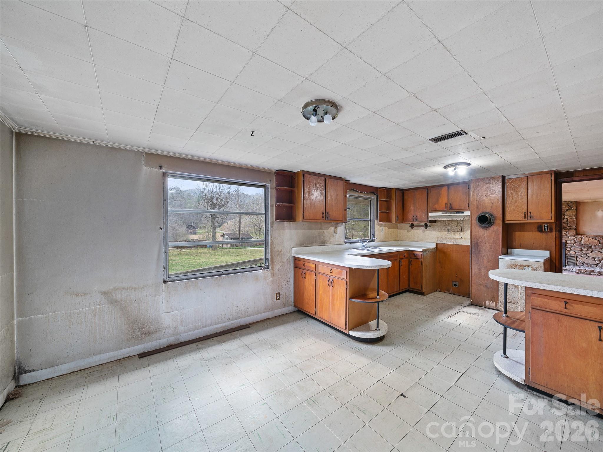 2432 Grapevine Road Marshall NC 28753