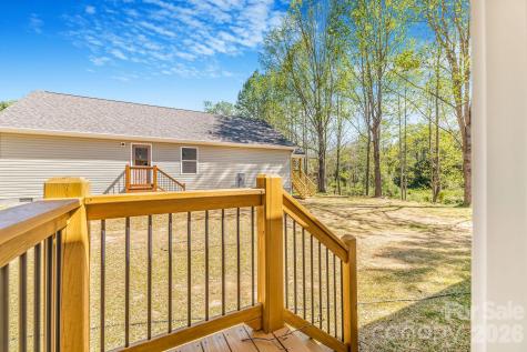 1182 Crabtree Road Waynesville NC 28785