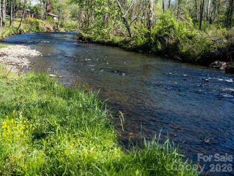 1182 Crabtree Road Waynesville NC 28785