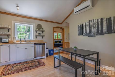 18 Hopedale Circle Asheville NC 28806