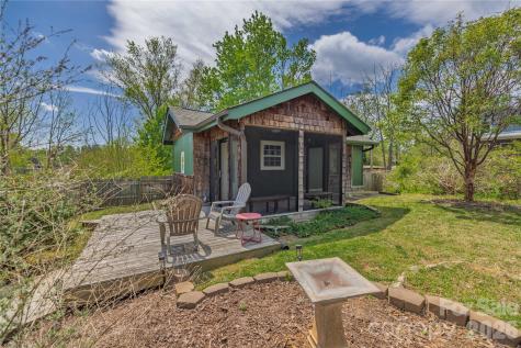 18 Hopedale Circle Asheville NC 28806