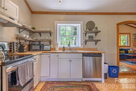 18 Hopedale Circle Asheville NC 28806