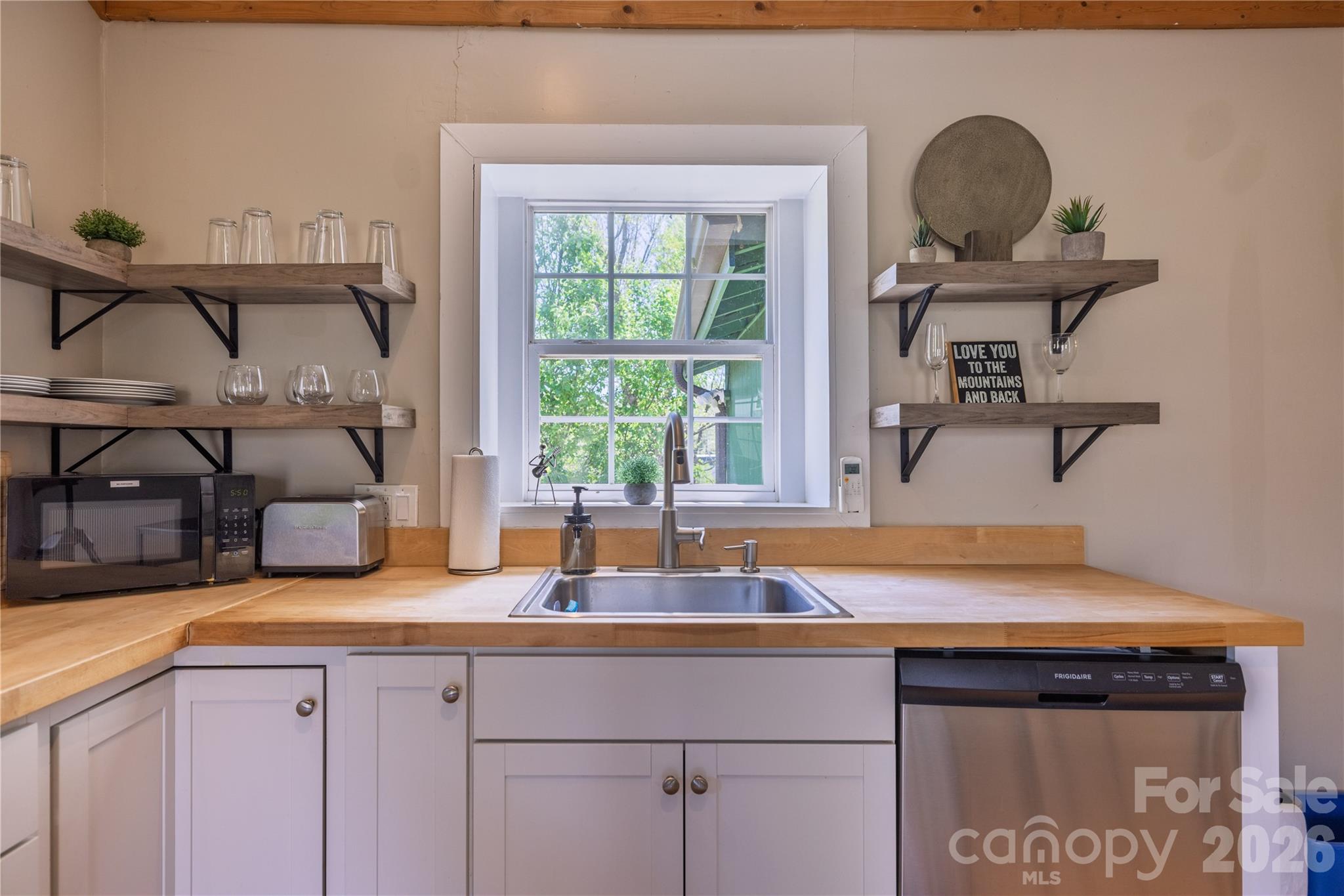 18 Hopedale Circle Asheville NC 28806