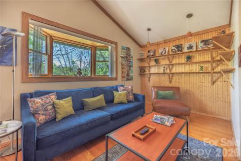 18 Hopedale Circle Asheville NC 28806