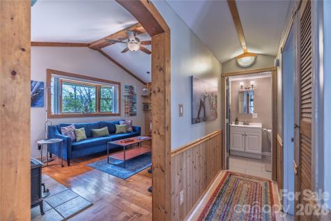 18 Hopedale Circle Asheville NC 28806