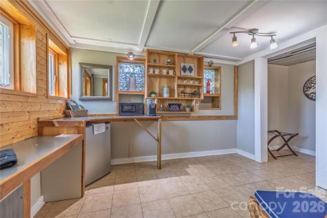 18 Hopedale Circle Asheville NC 28806